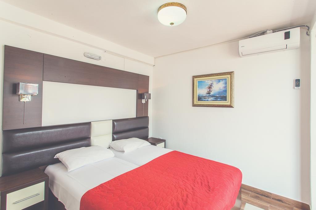 David Apartments And Rooms Dobra Voda Exterior photo